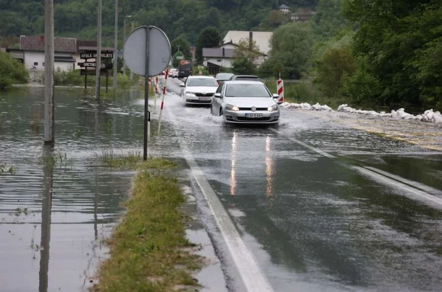 OZBILJNO STANJE Bujice i odroni u Jablanici i Konjicu, stanovništvo ugroženo, ima i nestalih